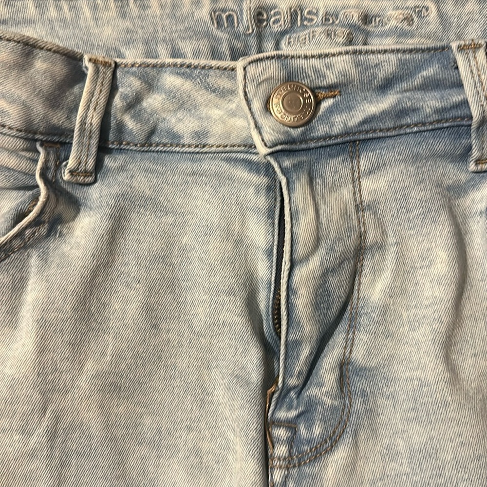 Maurice’s high rise jeans
Size L short
Distressed and stretchy